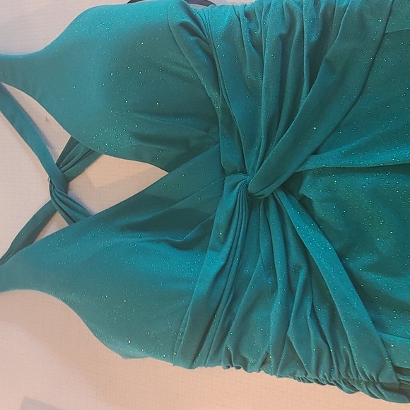 Stunning green sparkle gown - Picture 4 of 8